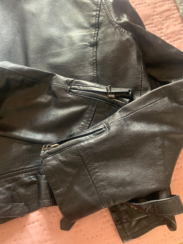 Cazadora chica piel negro