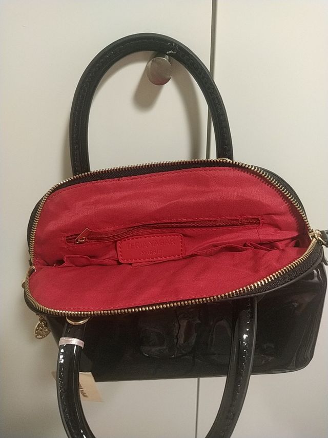 BOLSO DE CHAROL COLOR NEGRO