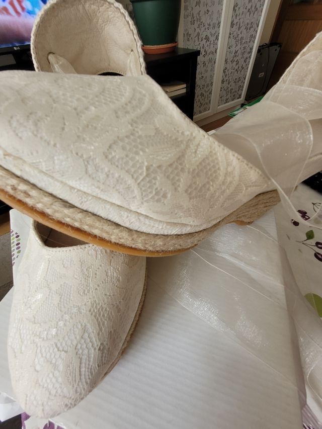 cuñas blancas de fiesta