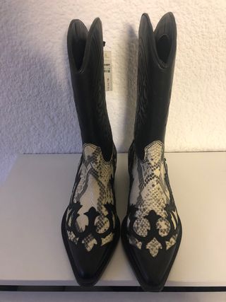 Botines Mango serpiente de segunda mano en WALLAPOP