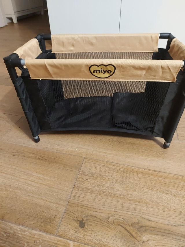 Cuna de viaje para muñecos