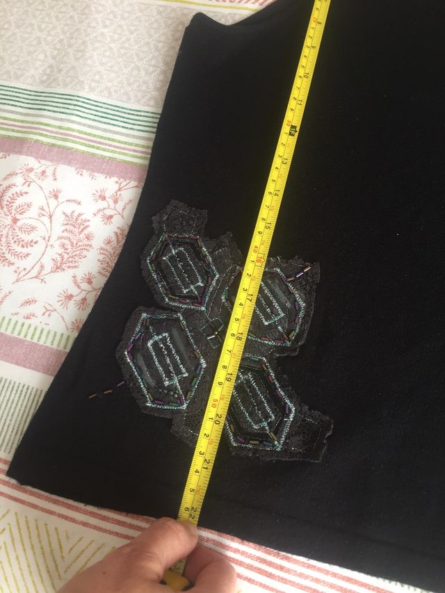 Chaleco de punto negro cuello a la caja. Mango