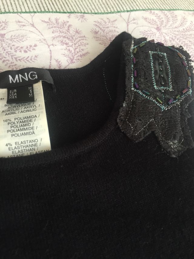 Chaleco de punto negro cuello a la caja. Mango