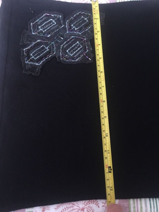 Chaleco de punto negro cuello a la caja. Mango