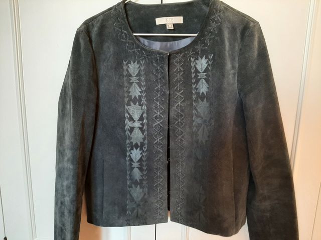 Chaqueta piel marca Cortefiel. Talla M.