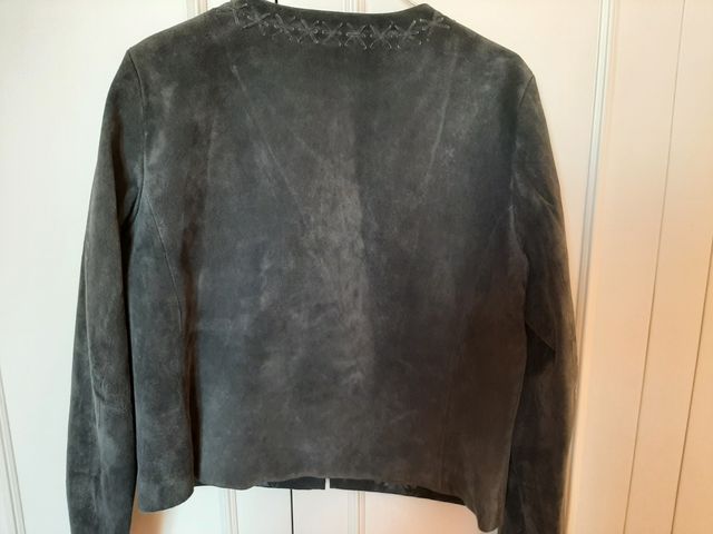 Chaqueta piel marca Cortefiel. Talla M.