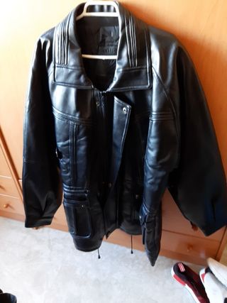 Chaqueta tres cuartos de hombre piel de segunda mano por 20 EUR en Terrassa  en WALLAPOP