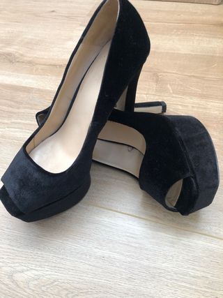 Zapatos Zara talla 37 de segunda mano por 15 EUR en Barcelona en WALLAPOP