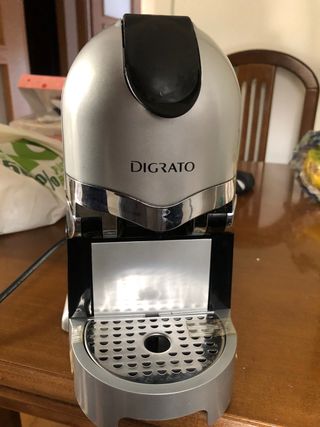 Cafetera de dosis El Corte Inglés DIGRATO de segunda mano por 10 EUR en  Madrid en WALLAPOP