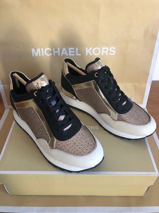 Zapatillas MICHAEL KORS ya rebajado de segunda mano por 100 EUR en Caldes  de Montbui en WALLAPOP