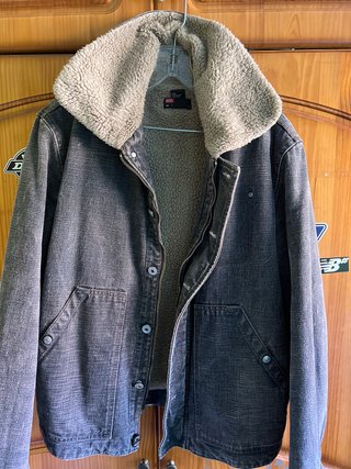 Cazadora DIÉSEL de segunda mano por 49 EUR en Zamora en WALLAPOP