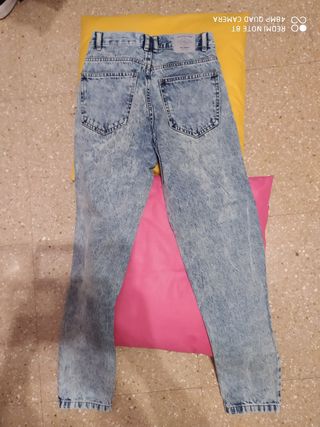 Pantalones vaqueros mujer PULL and bear talla 32 de segunda mano por 7,7  EUR en Los Huertos en WALLAPOP