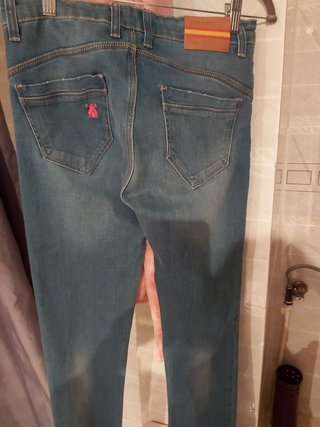 Pantalones El Capote de segunda mano por 35 EUR en Almazora en WALLAPOP