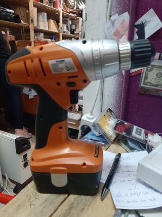 Taladro inhalambrico de segunda mano por 10 EUR en Igualada en WALLAPOP