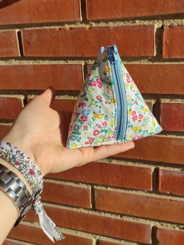 monedero triangular