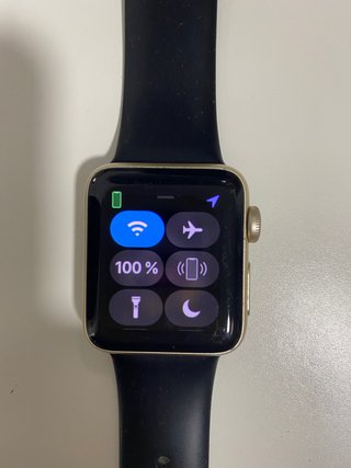 Apple watch serie 2 38mm de segunda mano por 100 EUR en Castellbell i el  Vilar en WALLAPOP