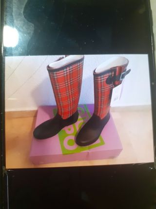 BOTAS DE AGUA SEÑORA GIOSSEPPO de segunda mano por 24 EUR en Marbella en  WALLAPOP