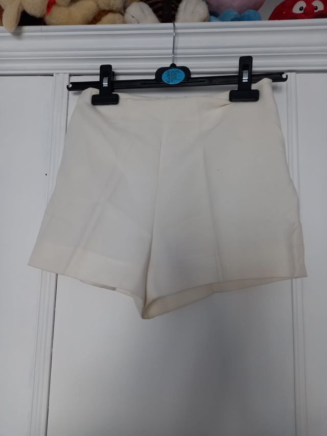 PANTALÓN CORTO BLANCO ROTO - TALLA 34 (MUJER)