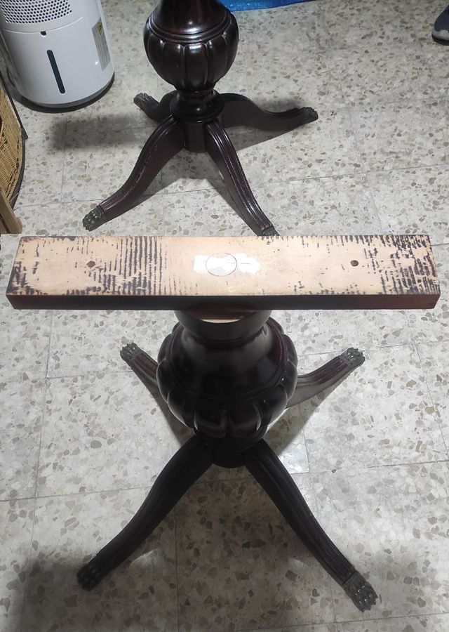 Patas y bastidor de mesa antigua