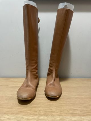 Bota alta piel camel Zara de segunda mano por 20 EUR en Madrid en WALLAPOP