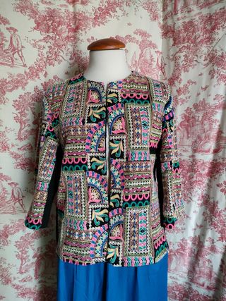 CHAQUETA ÉTNICA ZARA de segunda mano por 10 EUR en Vitoria-Gasteiz en  WALLAPOP