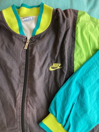 Chaqueta Nike antigua XL de segunda mano por 1 EUR en Los Saez en WALLAPOP