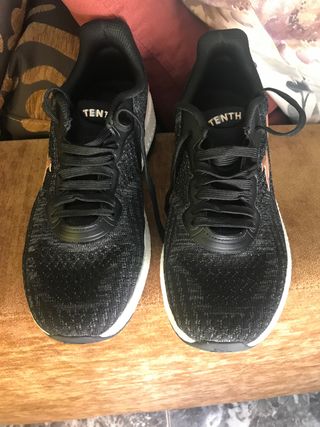 Vendo Zapatillas TENTH (Confort) de segunda mano por 25 EUR en Valencia en  WALLAPOP