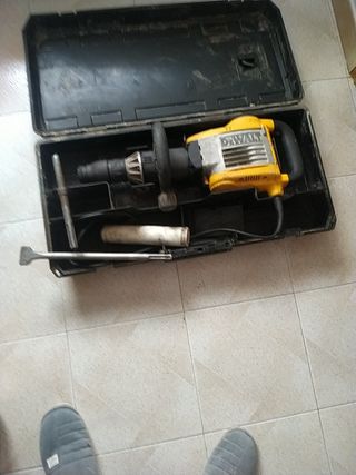 MARTILLO DEWALT DE LO GRANDE de segunda mano por 350 EUR en Onil en WALLAPOP