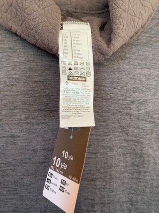 Camiseta térmica gris 10 años decathlon de segunda mano por 5 EUR en Madrid  en WALLAPOP