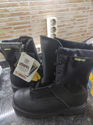 Botas militares goretex a estrenar de segunda mano por 60 EUR en Vigo en  WALLAPOP