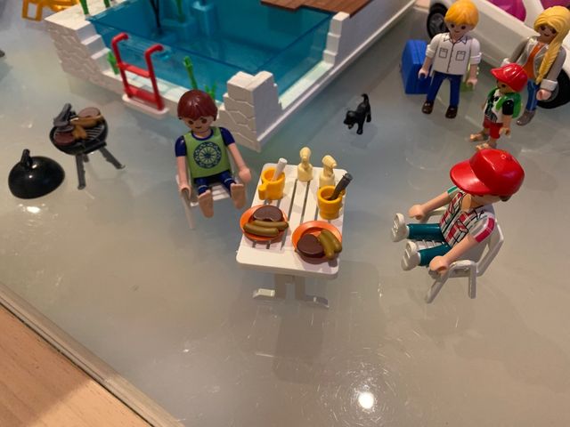 Piscina y coches playmobil