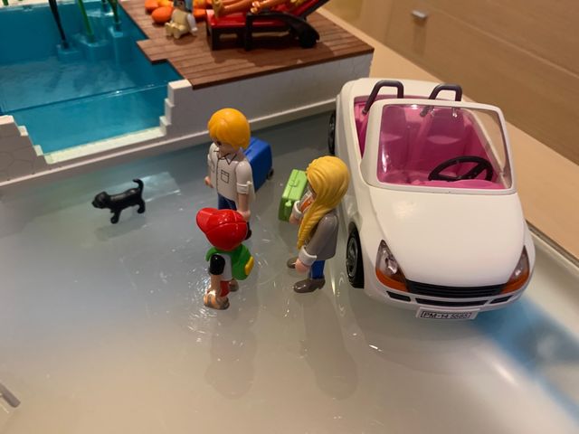 Piscina y coches playmobil