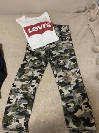 Camiseta levis y pantalones strass de segunda mano por 10 EUR en Girona en  WALLAPOP