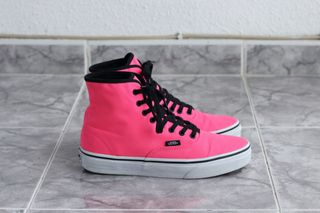 Vans altas de lona rosa fluor de segunda mano por 45 EUR en Madrid en  WALLAPOP