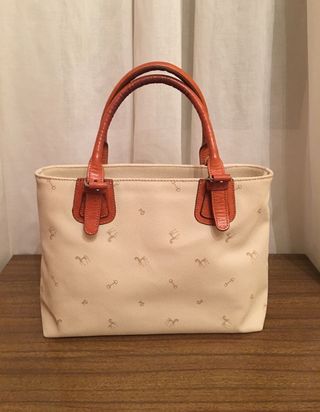 Petusco - bolso de mano de segunda mano por 35 EUR en Barcelona en WALLAPOP