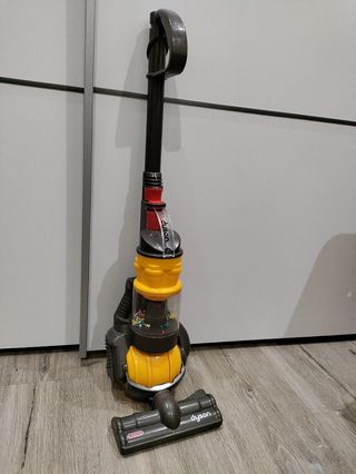 Aspiradora de juguete de segunda mano por 8 EUR en Revilla de Camargo en  WALLAPOP