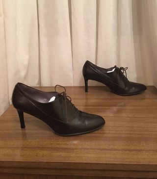 CASTAÑER - zapatos tacon cordones 39 de segunda mano por 55 EUR en  Barcelona en WALLAPOP