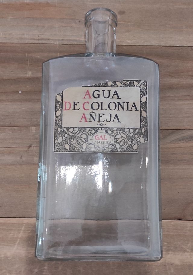 Botellas antiguas de agua de colonia