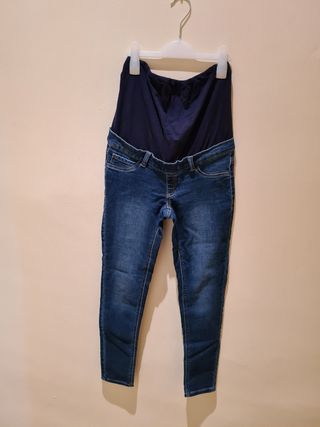 Los pantalones vaqueros premamá de Mango en los que que no habíamos reparado