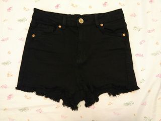 Short negro BERSHKA de segunda mano - GoTrendier