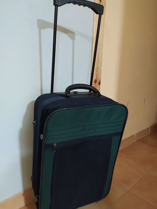 Maleta tela con ruedas de segunda mano por 5 EUR en Palencia en WALLAPOP
