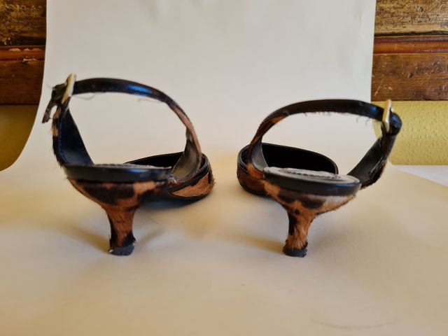 zapato de tacon de pelo animal print