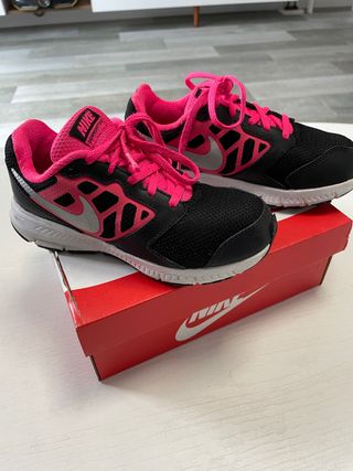 Zapatillas Nike talla 32 de segunda mano por 11 EUR en Torrejón de Ardoz en  WALLAPOP