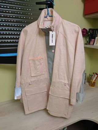 Anorak bimba y lola sin estrenar, con etiqueta. de segunda mano por 50 EUR  en Zaragoza en WALLAPOP