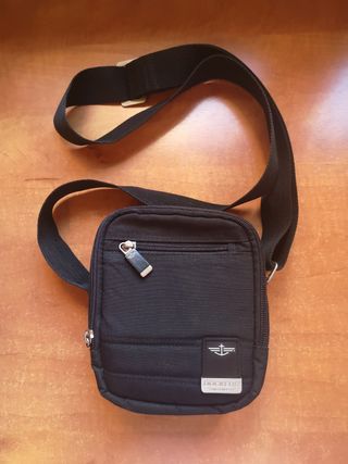 Bandolera Dockers hombre como nueva de segunda mano por 17 EUR en Barcelona  en WALLAPOP
