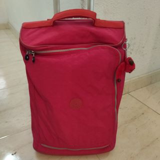 Maleta kipling juvenil de segunda mano por 40 EUR en Castellón de la Plana  en WALLAPOP