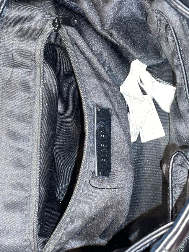 Bolso-Mochila negro, mediano.