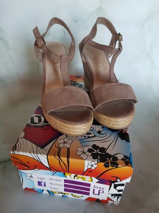 Sandalias de plataforma Foxy Up de segunda mano por 6 EUR en Terramelar en  WALLAPOP