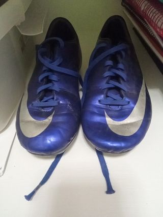 Botas futbol once CR7 de segunda mano por 5 EUR en Torrejón de Ardoz en  WALLAPOP