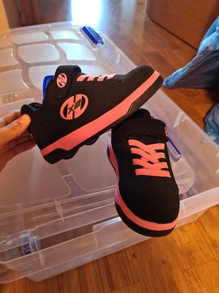 Zapatos con ruedas Heelys de segunda mano por 24 EUR en Sigüeiro en WALLAPOP